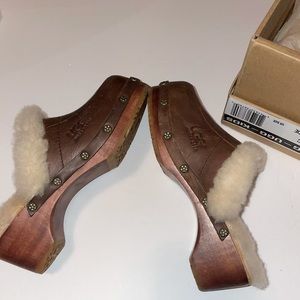 New in box Ugg Australia “Kalie” Clogs youth kids size 2